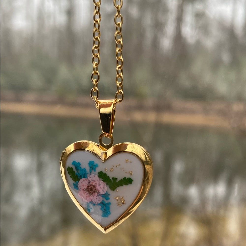 Pressed Flower Locket - Picture 3 of 10